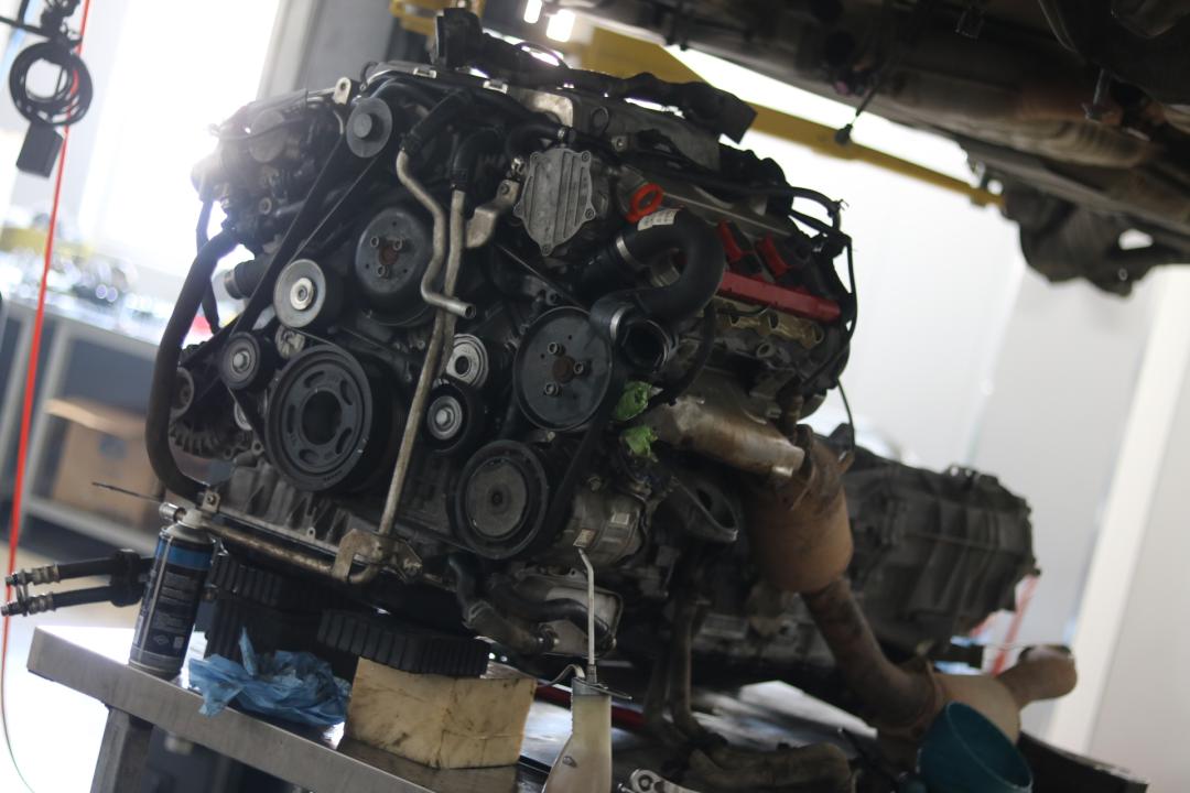 奥迪q7报废厂,老款奥迪q7出车祸