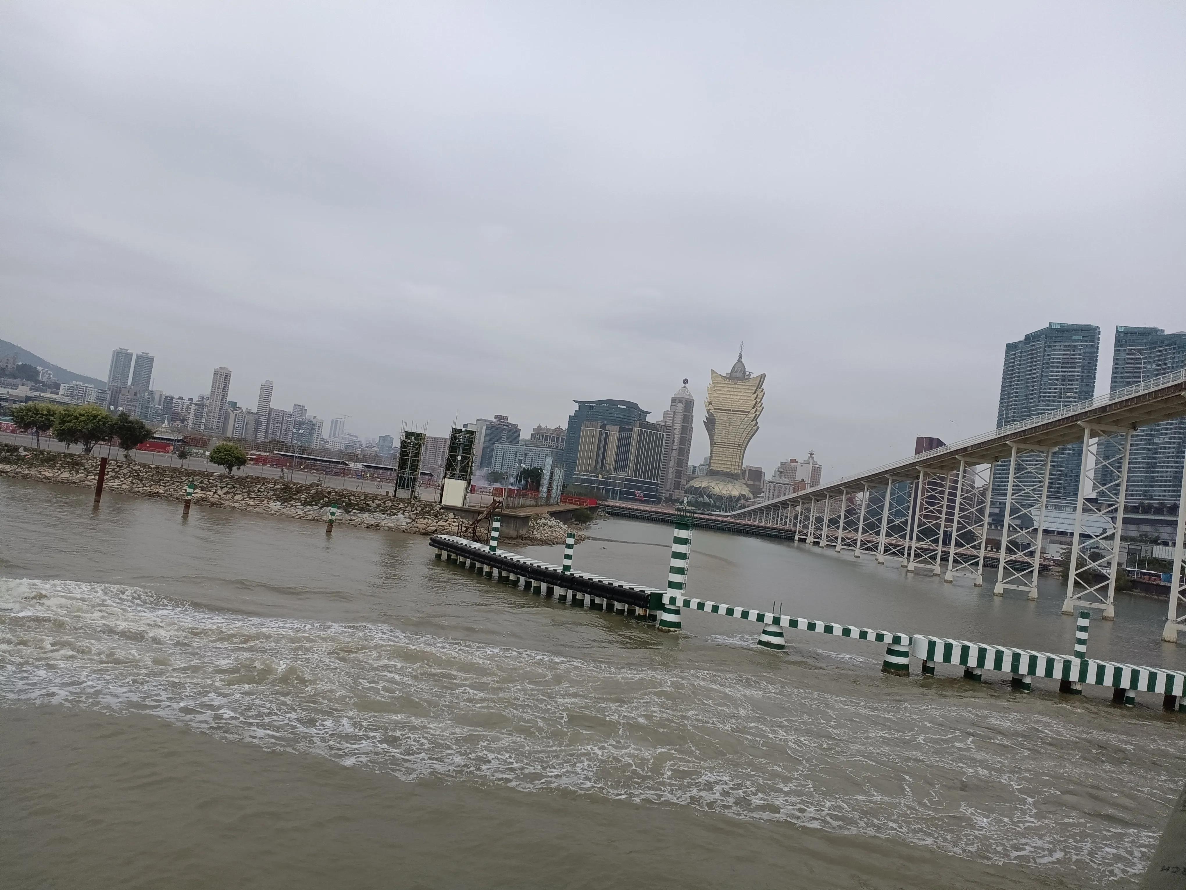 越过珠海,广州到深圳路过珠海吗