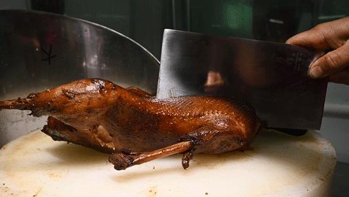 “搞什么，这大排档开到9点，老板就叫我走？”