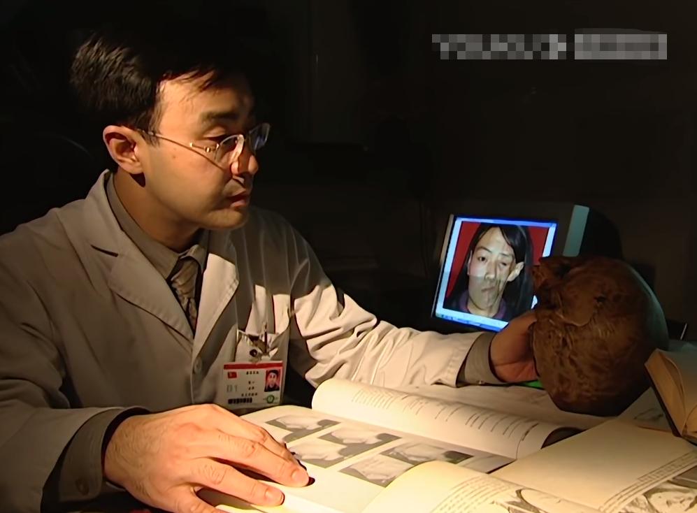 二十岁花季少女毁容手术,重庆15岁花季少女被毁容之后