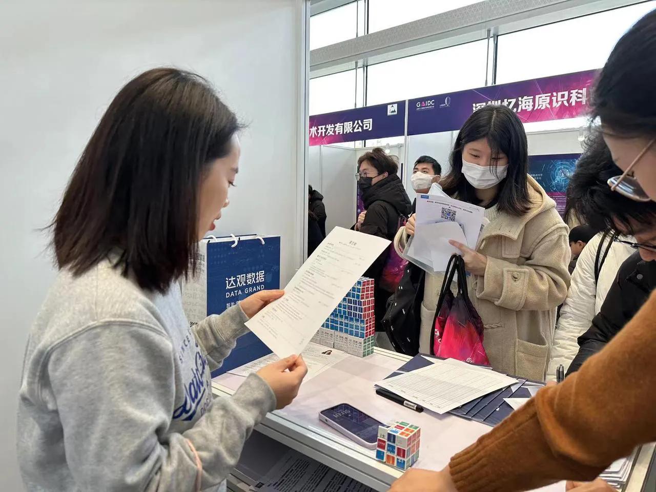 我,40岁被裁员,找不到工作街边摆摊,一年赚了50万