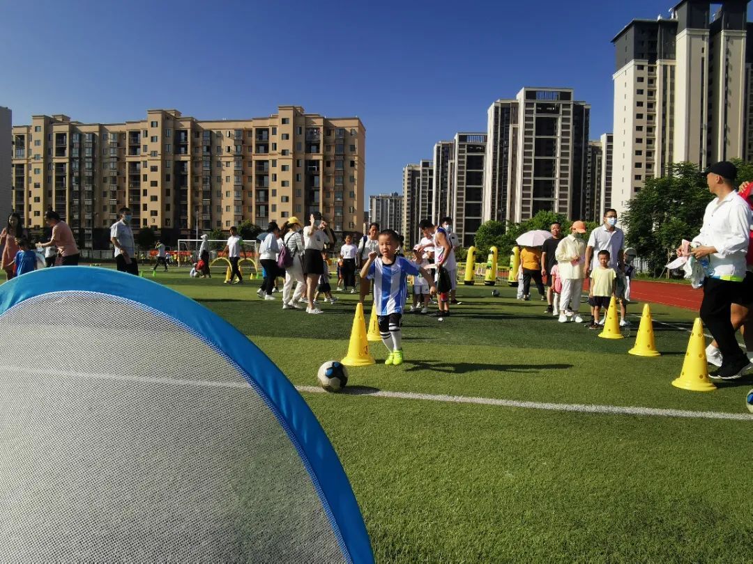 派迪茵儿童足球运动套装,派迪茵体育中心