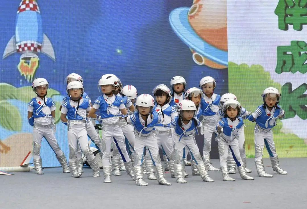 倾听儿童相伴成长学前教育宣传月,吕梁市学前教育宣传月