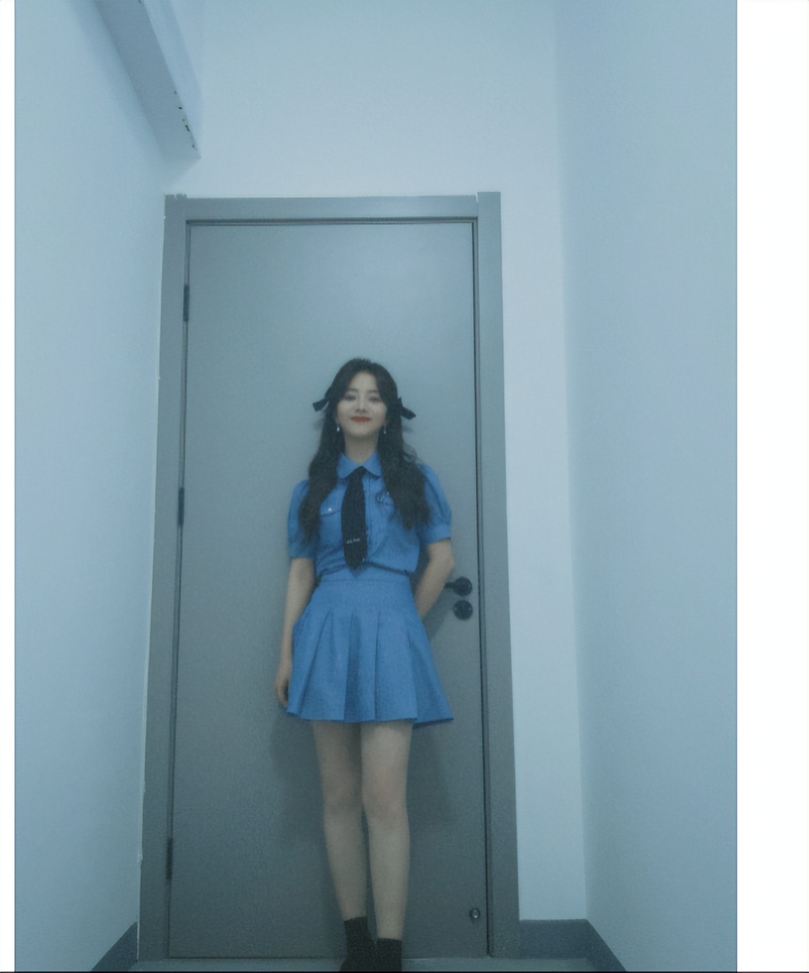 谭松韵西装革履花领带,领带换装谭松韵