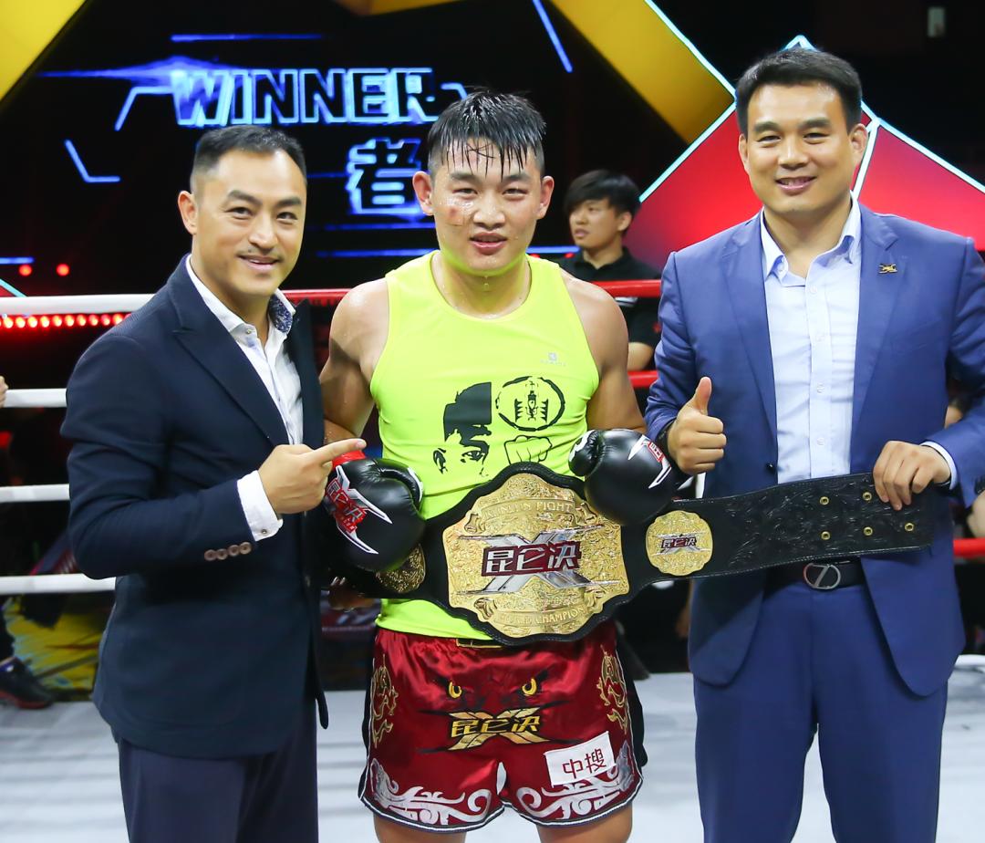 八角笼中揭露了什么,八角笼中格斗片段技术解析