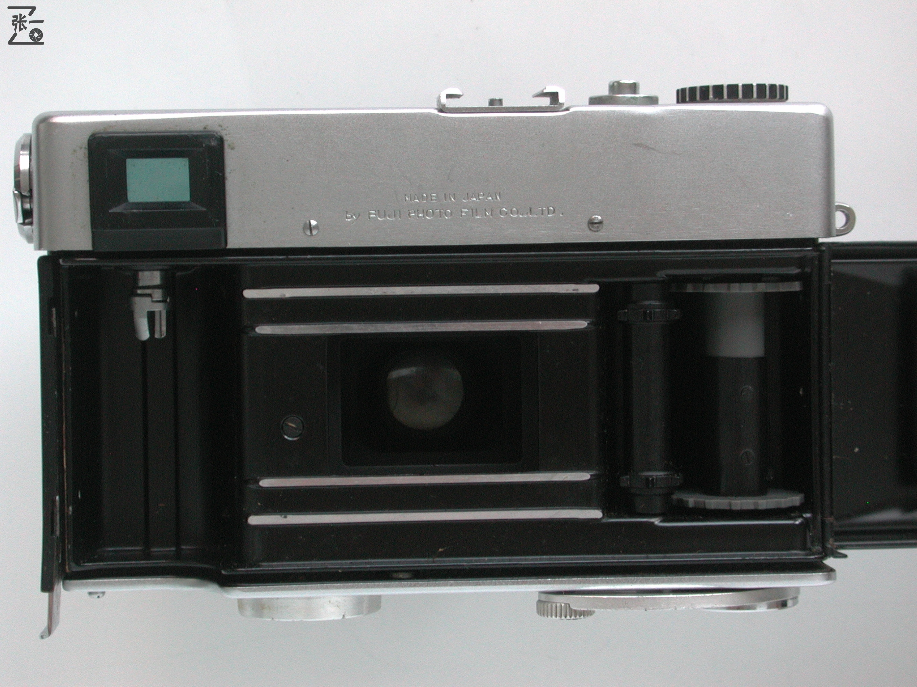 倒片旋钮在机身侧面的日本Fujica35Auto-M旁轴相机！1962年问世