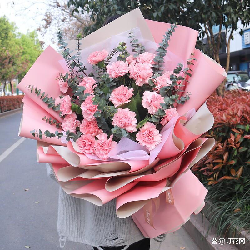 母亲节给妈妈买什么鲜花,母亲节送妈妈什么鲜花最合适