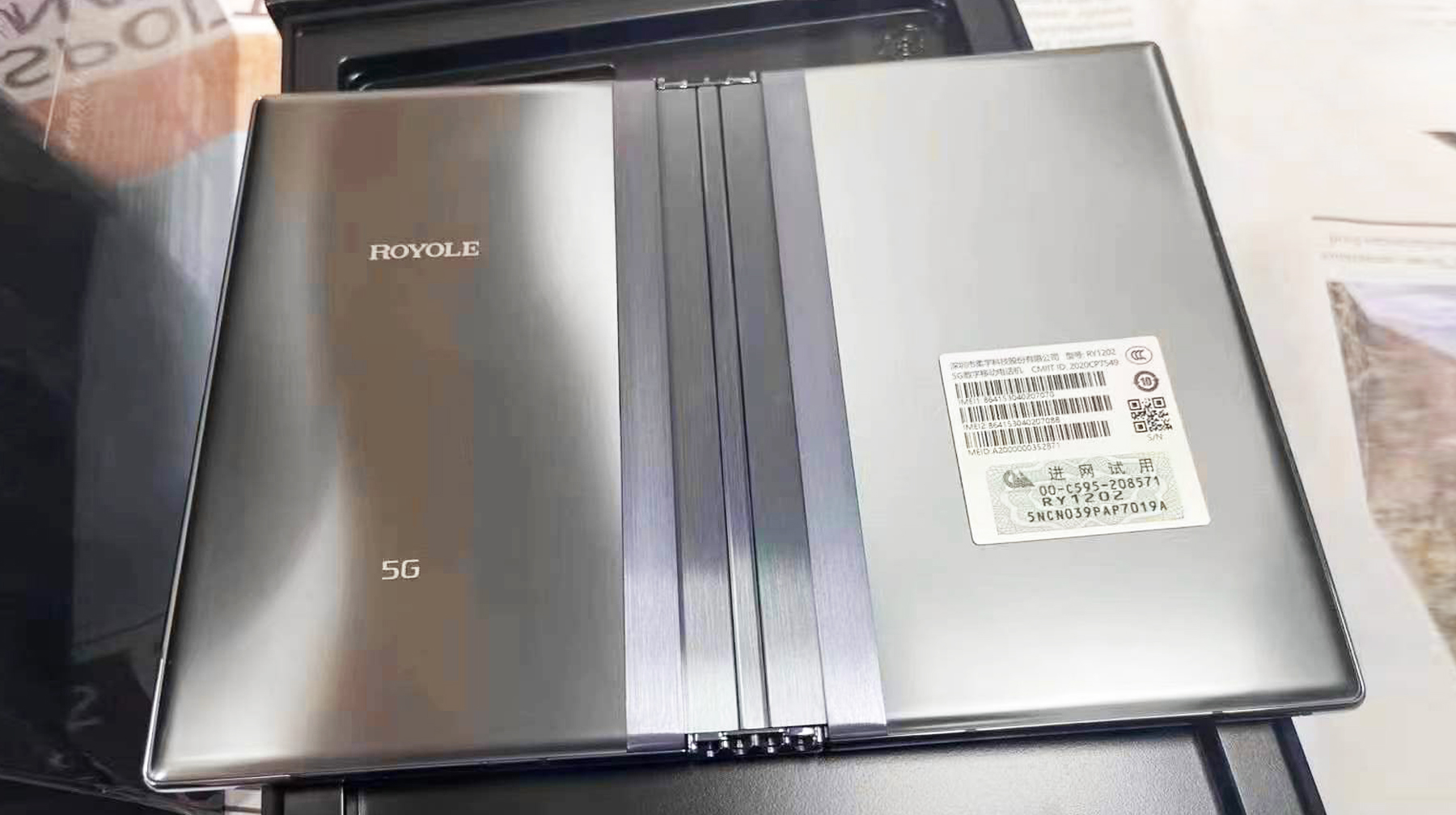 外形充满科幻感，体验这款国产折叠屏手机，摊开之后成小平板电脑