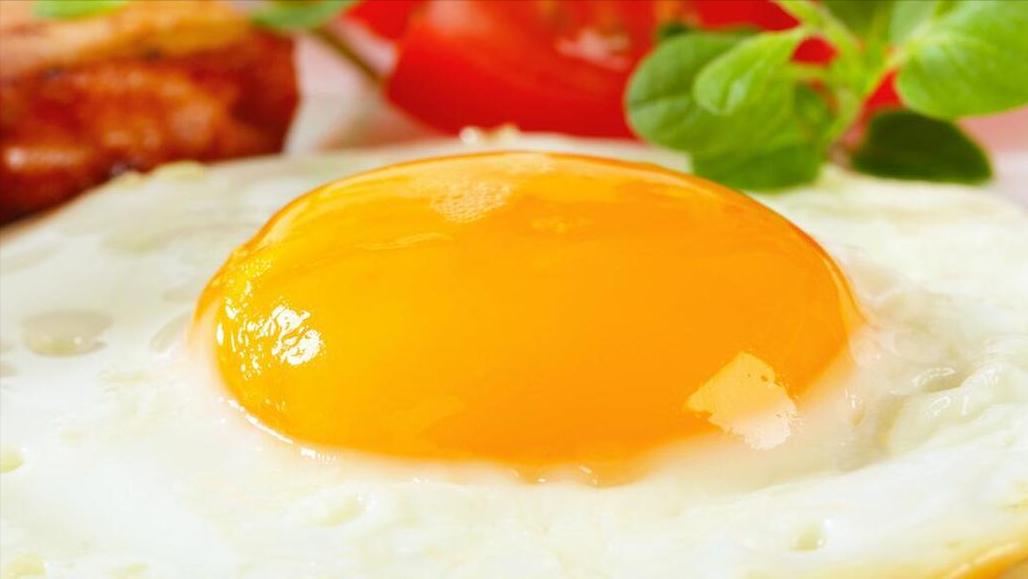 买鸡蛋是挑大的好还是小的好,买鸡蛋时买几个才不会尴尬