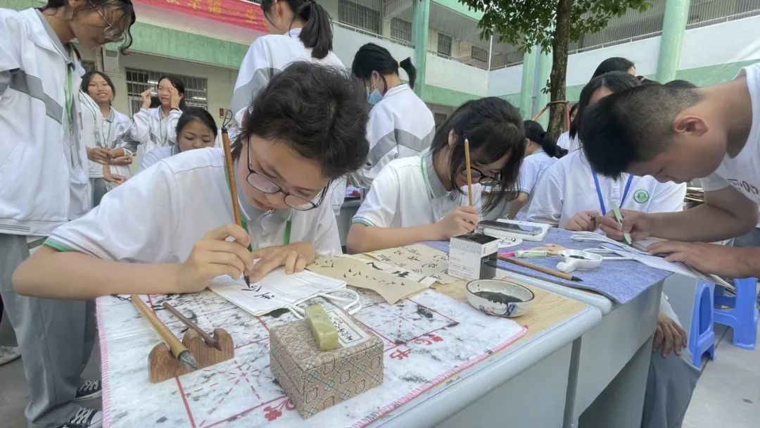 寓教于乐宣传禁毒知识,禁毒知识进社区护航少年伴成长