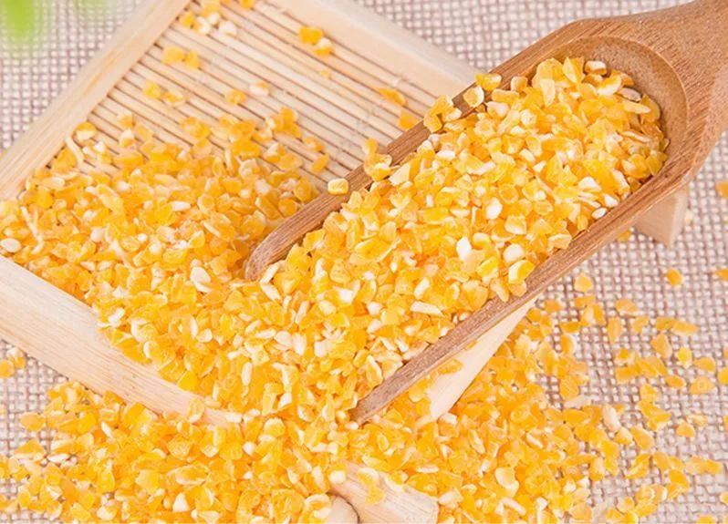 冬天早饭的最爱红薯玉米糁粥,早餐农家玉米糁粥