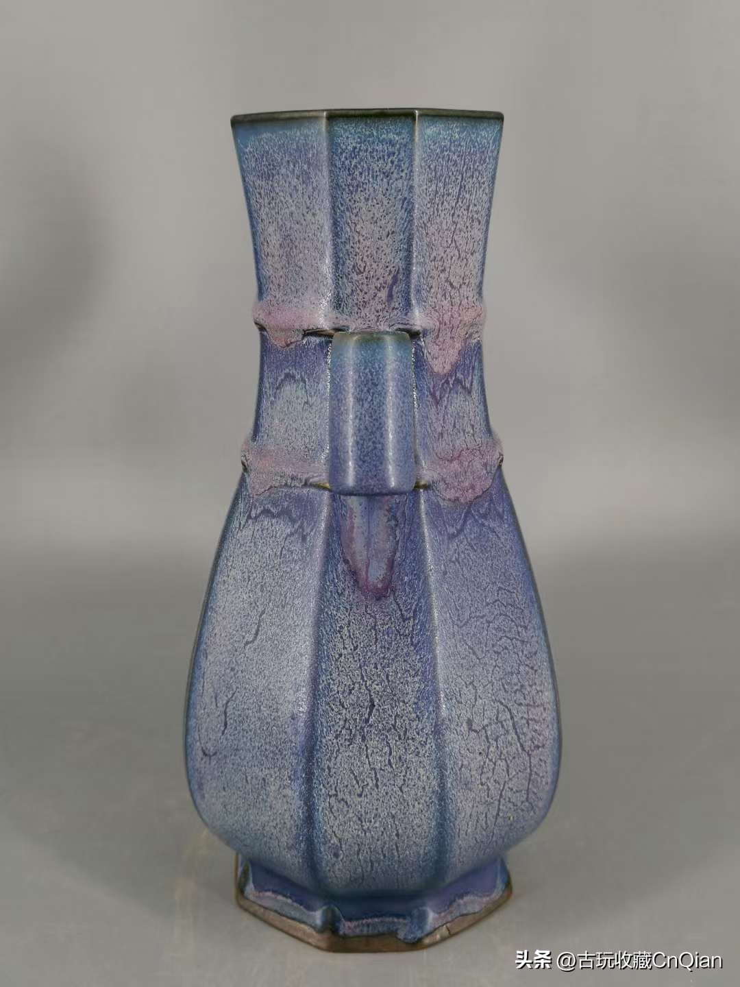 清雍正钧窑贯耳瓶真品图片,馆藏宋钧窑玫瑰紫釉连座瓶