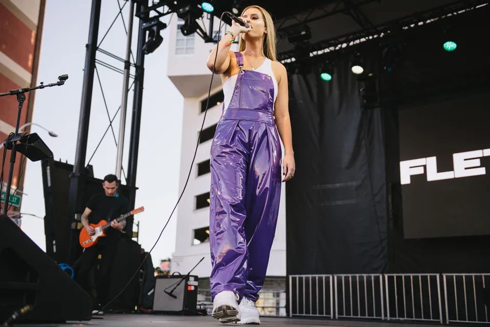 她半裸，姬情，写歌怼前任