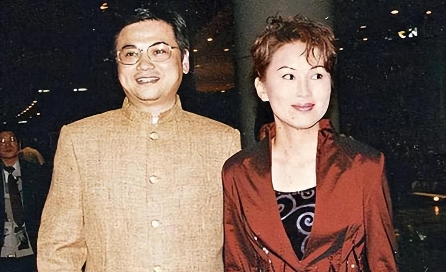 从荧幕走到现实生活,从荧屏到银幕