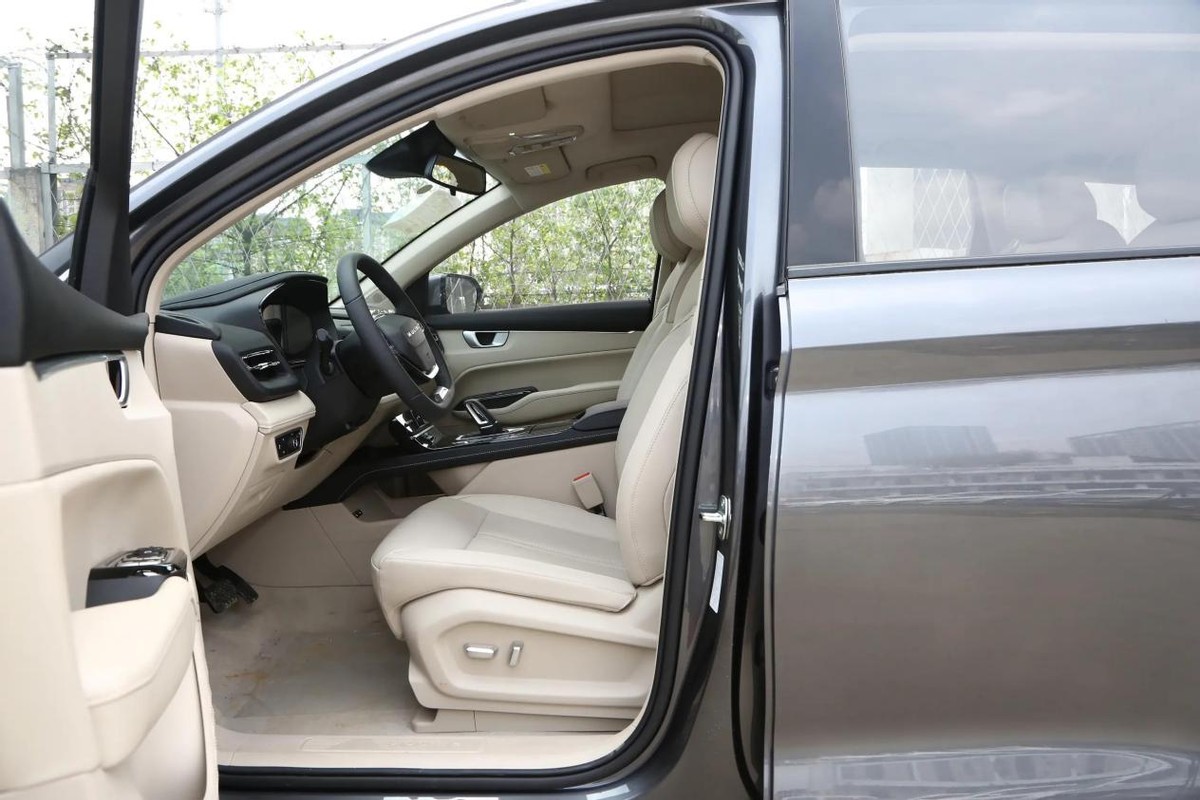 手握12万选家用车，要空间大，还要舒适，本田、五菱谁更懂国人？