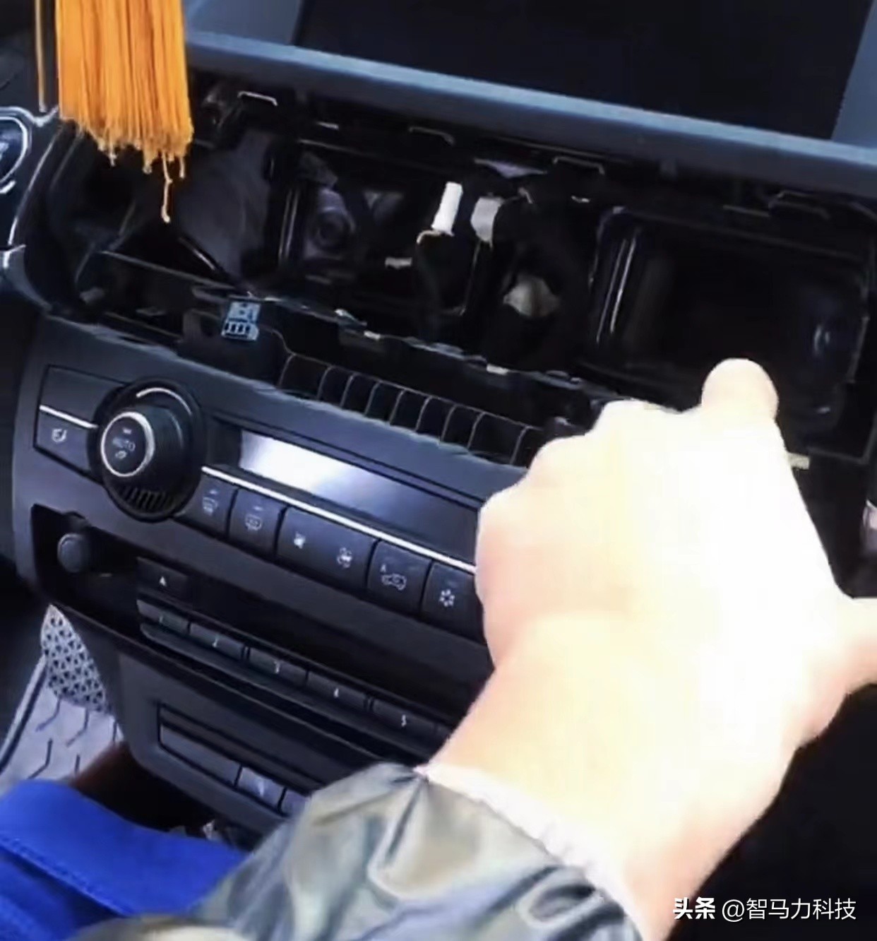 2015骞村疂椹瑇6carplay杩炴帴鏂规硶,瀹濋┈x6鏃犵嚎carplay鐩掑瓙