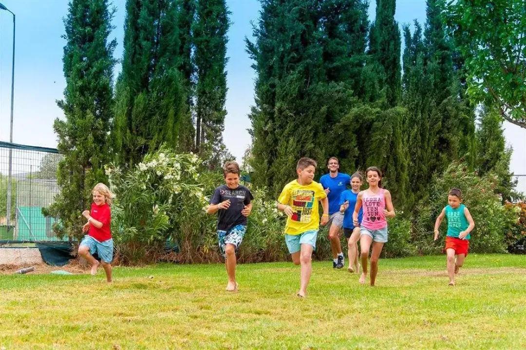 孩子得近视家长后悔一辈子,学生近视了家长应该怎么做