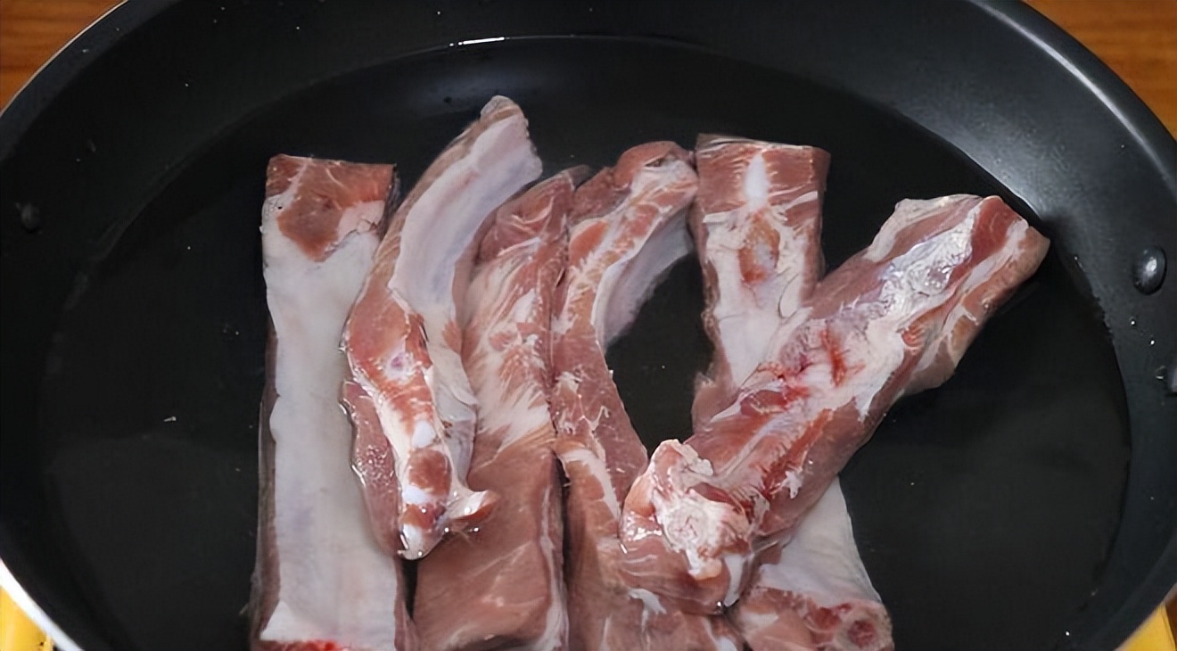 买排骨怎么区分前后排,排骨上有脆骨的是前排还是后排