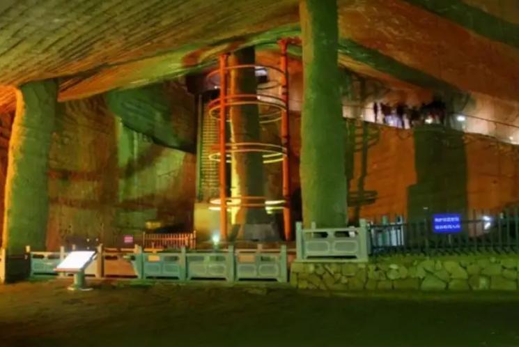 浙江水塘抽干发现宫殿,水潭被村民抽干后惊现千年宫殿