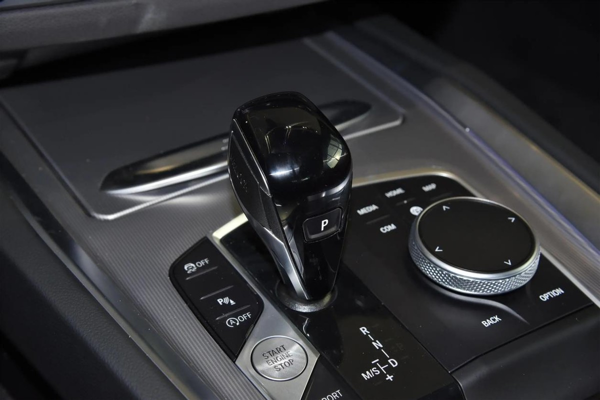 最新款宝马z4敞篷车四座,2018款宝马z4硬顶敞篷版