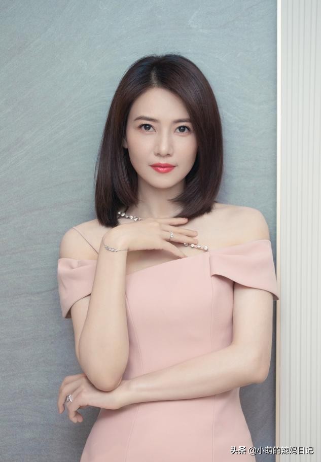 适合头发多的减龄烫发,今年最适合的短头发烫发