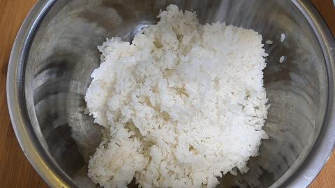 剩米饭怎么做的又好吃又简单,剩米饭怎么做才好吃又简单