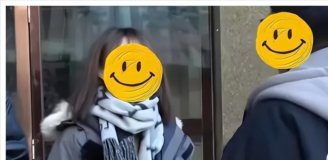 女子出轨搞暧昧被男友发现,女子和男闺蜜聊天被男友发现