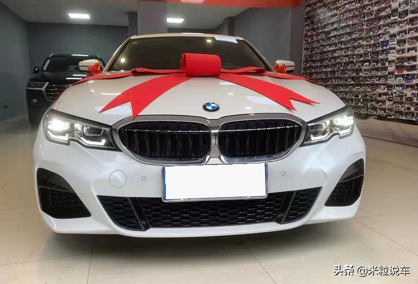 沉浸式体验宝马320li白色24款,试驾宝马320li内饰