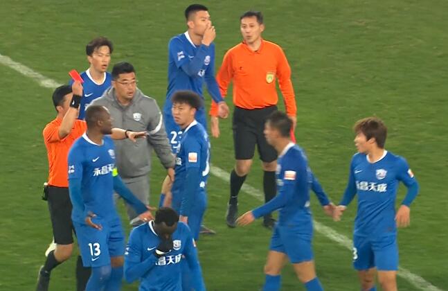 盘点足坛球员暴力冲突合集,中超球迷打架被刑拘