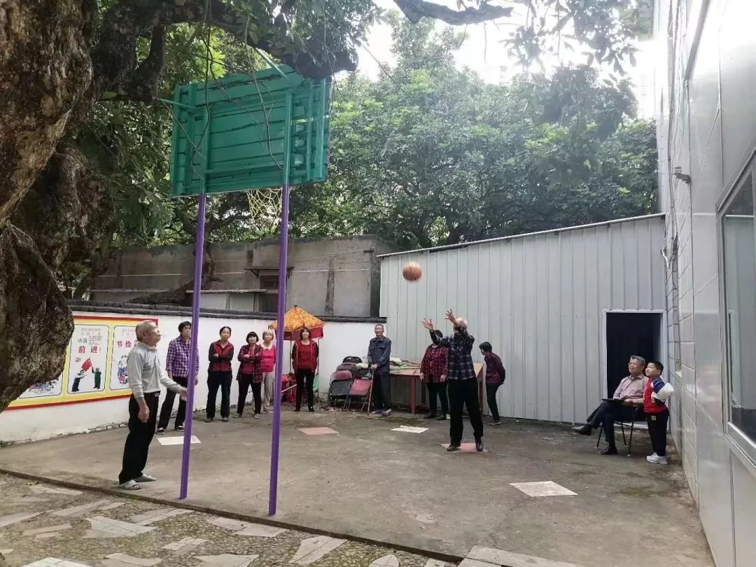 南安市体育馆篮球场翻新,村篮球场改造方案