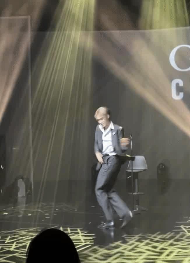 娈靛瀹廹ucci绾㈡鍥剧墖,娈靛瀹忕┛gucci