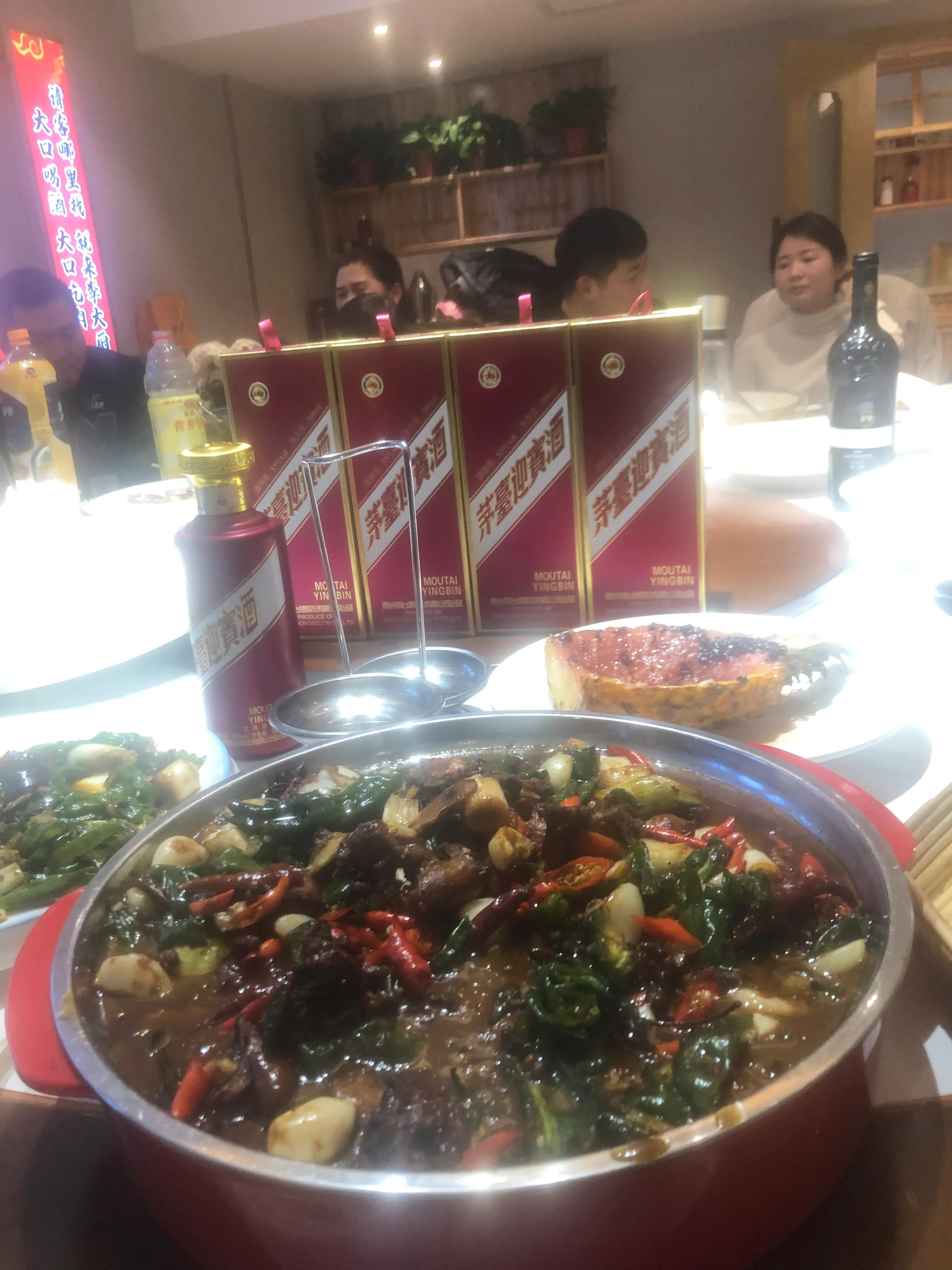 什么酒和紫迎宾口感像,紫迎宾酒什么颜色