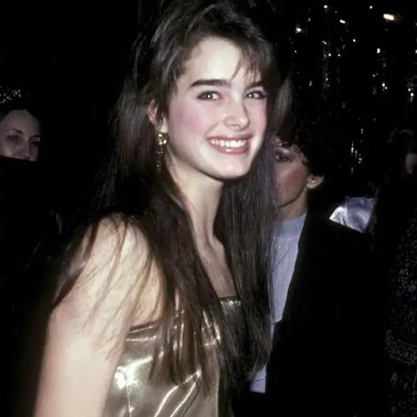 波姬·小丝：我10岁全裸出镜，20岁仍是完璧之身，往事已不堪回首