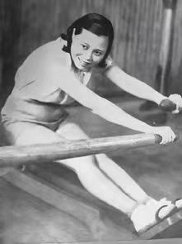 黎明晖：王子追求她献歌到半夜，她却嫁足球员，晚年因贫做保育员