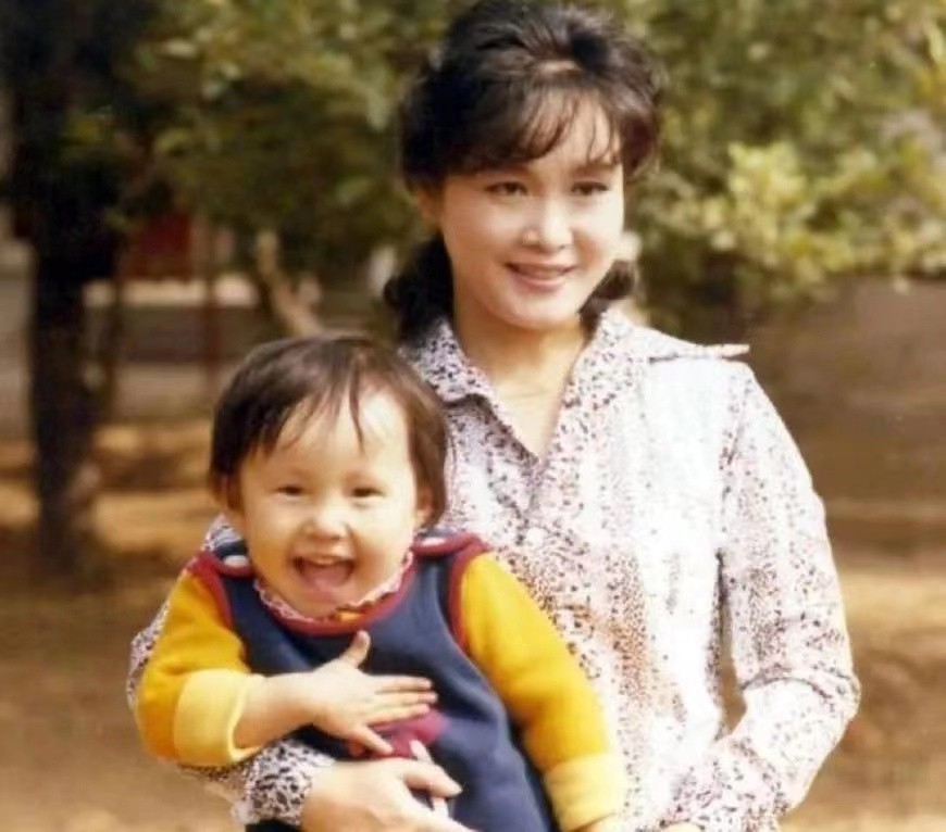 李谷一走出丧偶阴影视频,李谷一过去的事