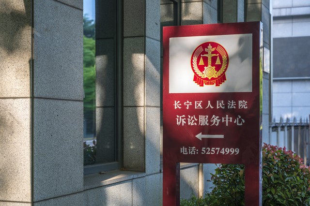 为什么原告陈述前后矛盾还能胜诉,原告证据都被法官认可就会胜诉么
