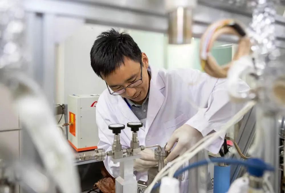 月亮上真有“嫦娥”：中国首次在月球上发现新矿物，成世界第三个发现月球新矿物国家，是天体矿物学重大突破