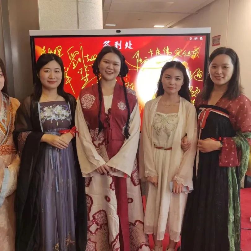 雷石招聘|期待在这个美好的夏天与您相遇！