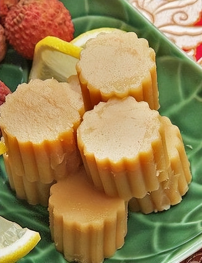 萨丁尼亚王国的小吃如何在当地社区中扮演着文化身份和认同的角色