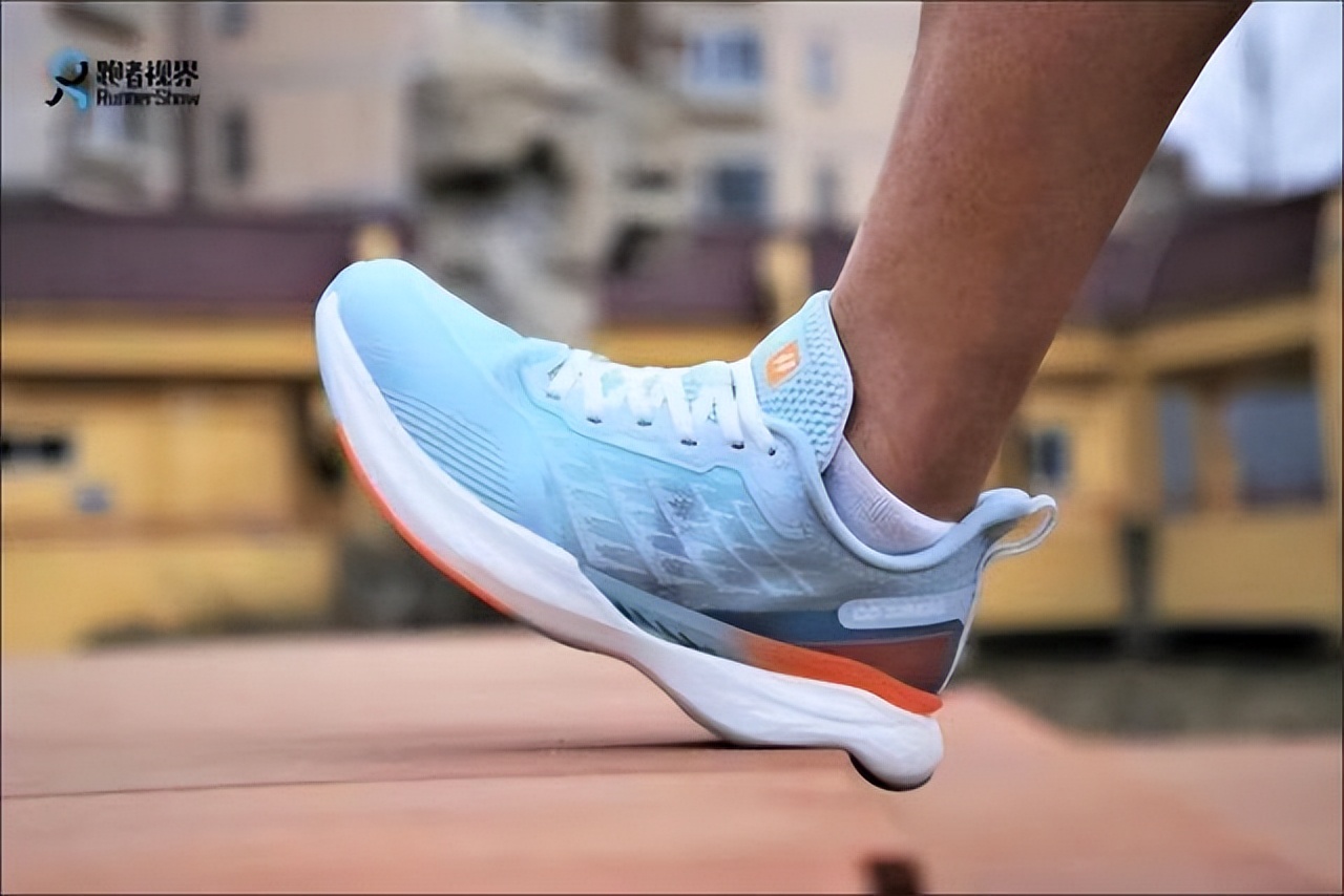 李宁夏日跑鞋 (300左右夏日跑鞋)