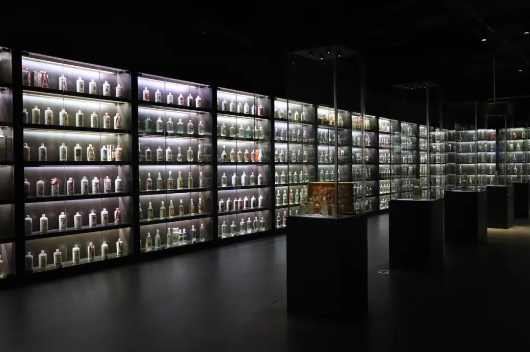 中国老酒收藏第一人曾宇老师,曾宇收藏酒老视频