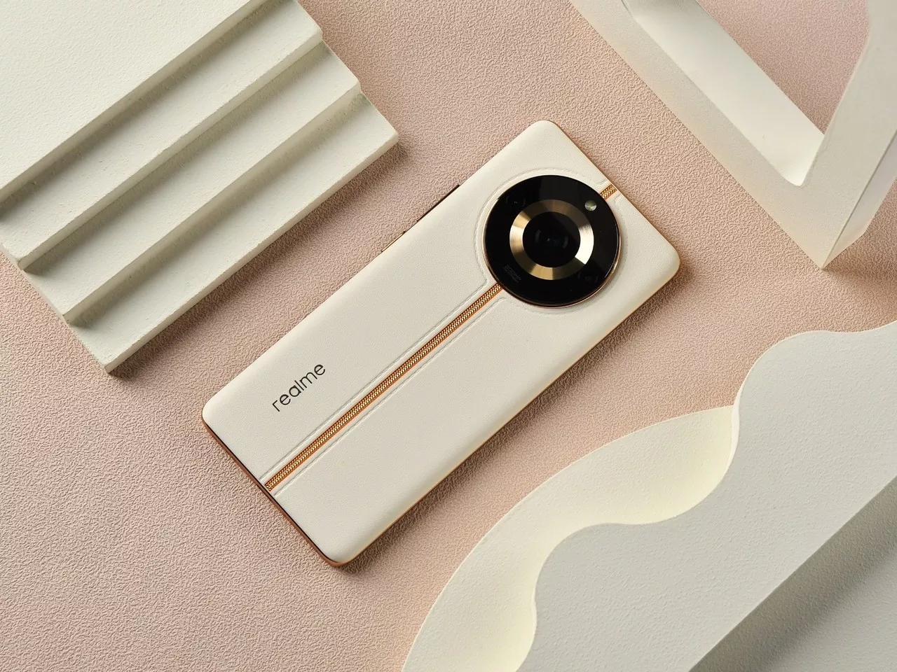 8gb+256gb版售价2299元,5g手机12g运行512g内存仅1290元