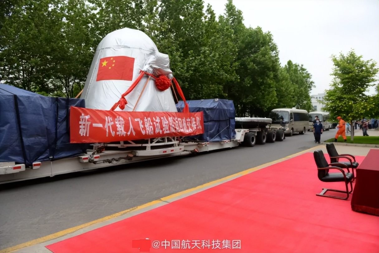 神舟十四号成功发射！为何神舟只能坐3人，龙飞船最多却能坐7人？