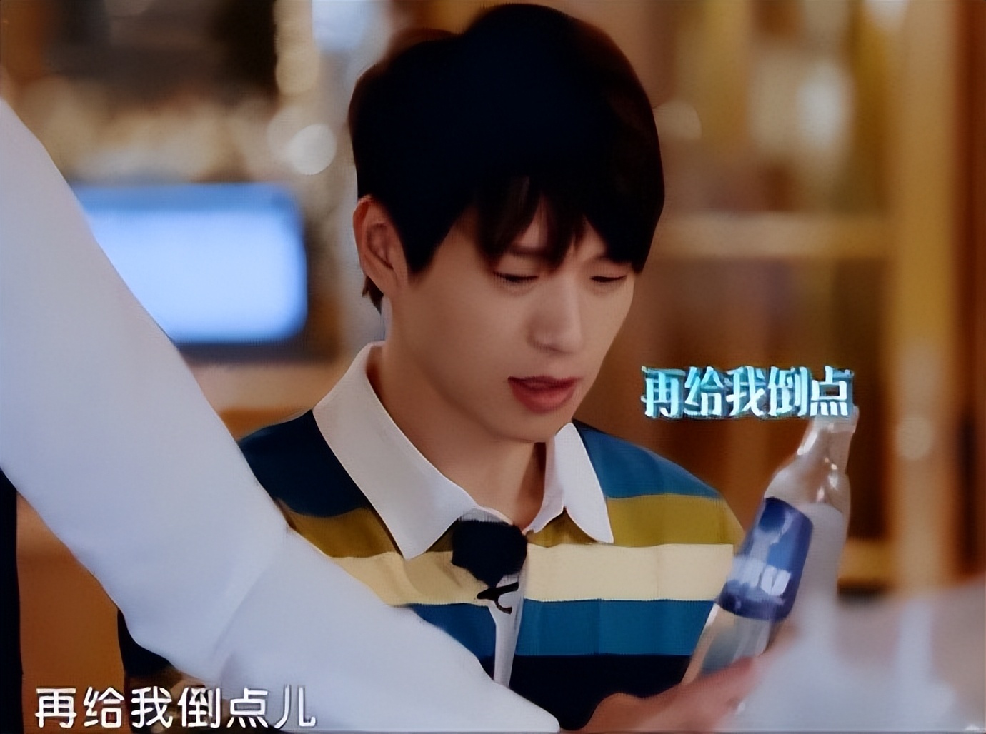 吴宣仪关晓彤玫红色礼服,关晓彤吴宣仪穿衣