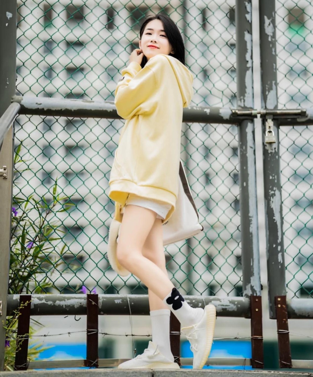 春季高帮小白鞋的穿搭,春天好看的小白鞋