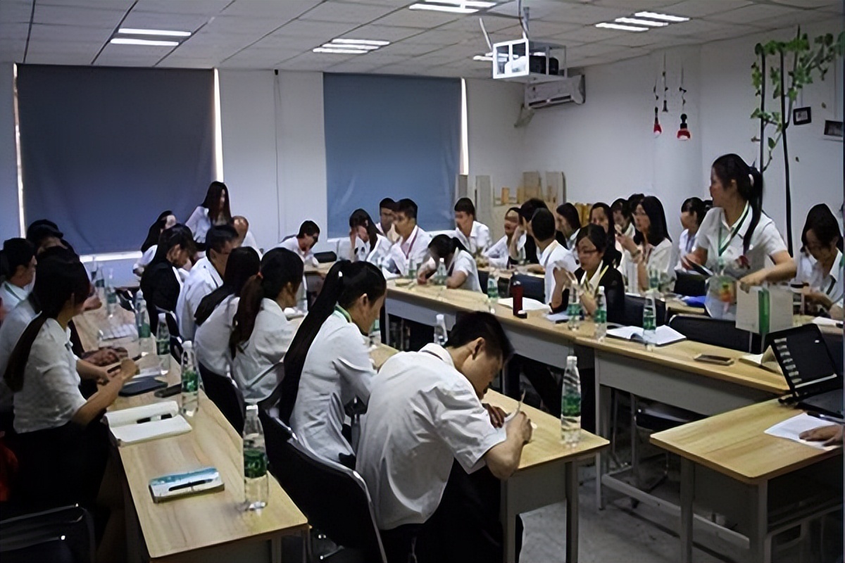 考研结束后如何联系导师,考研初试后什么时候联系导师最好