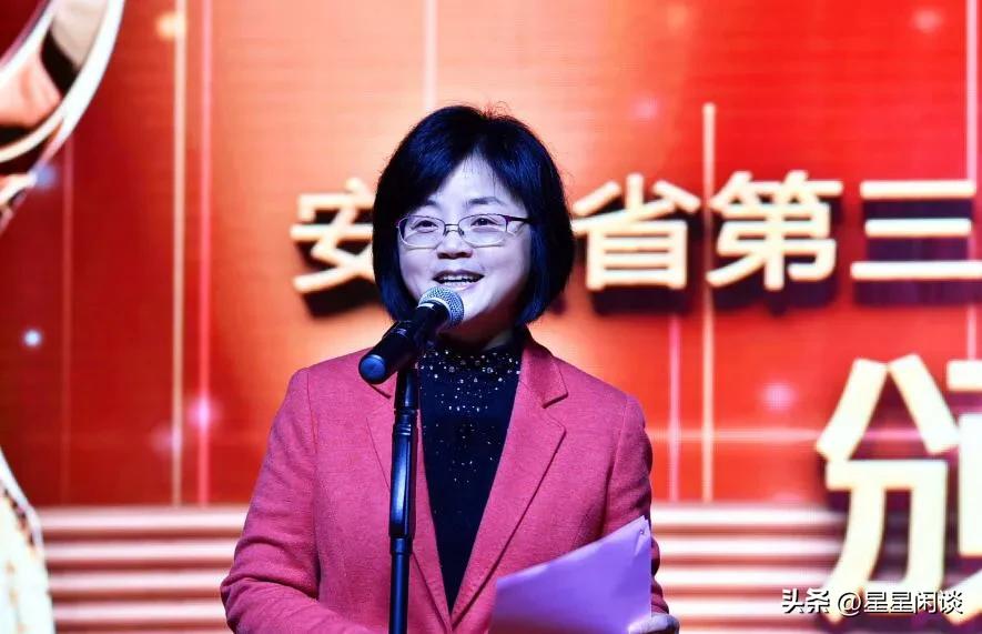 娃娃脸女厅长袁华，59岁落马，官运好人美，因违法乱纪被查为何？
