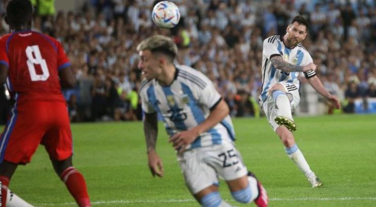 梅西攻入了他的第800个顶级进球