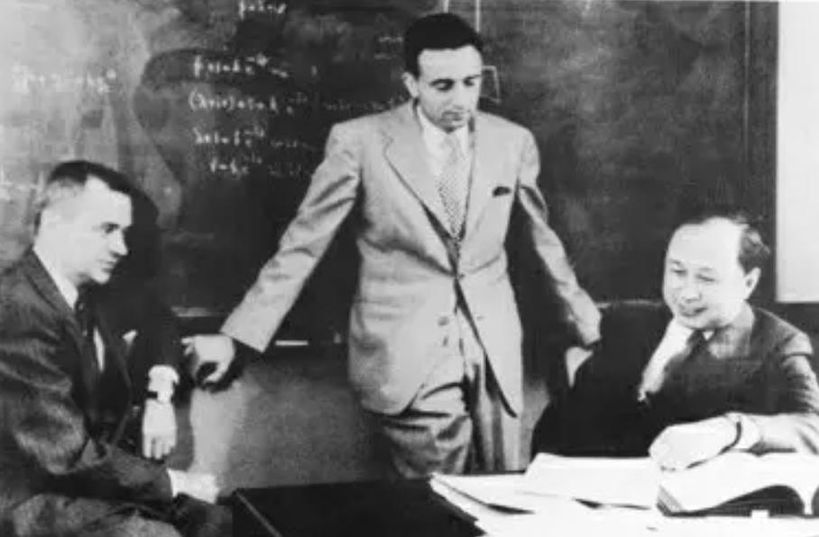 牛顿和霍金还有爱因斯坦谁最聪明,美国天才牛顿德国天才爱因斯坦