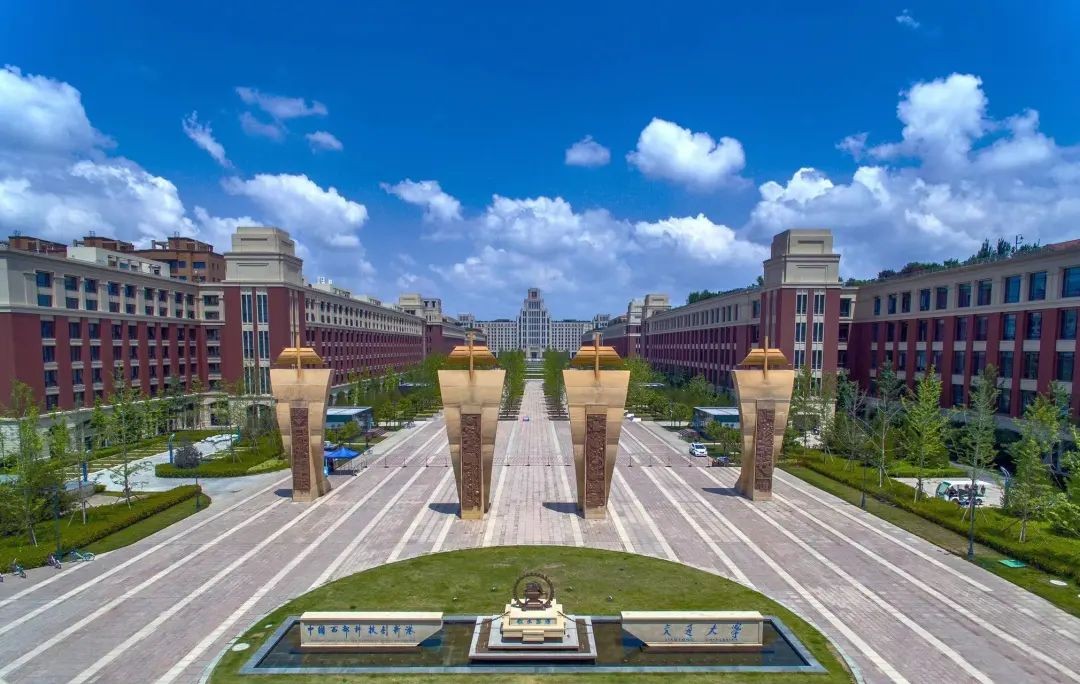 当千年长安，遇上百廿交大！西安交通大学：雨润风暖盛唐景，且待君同览！